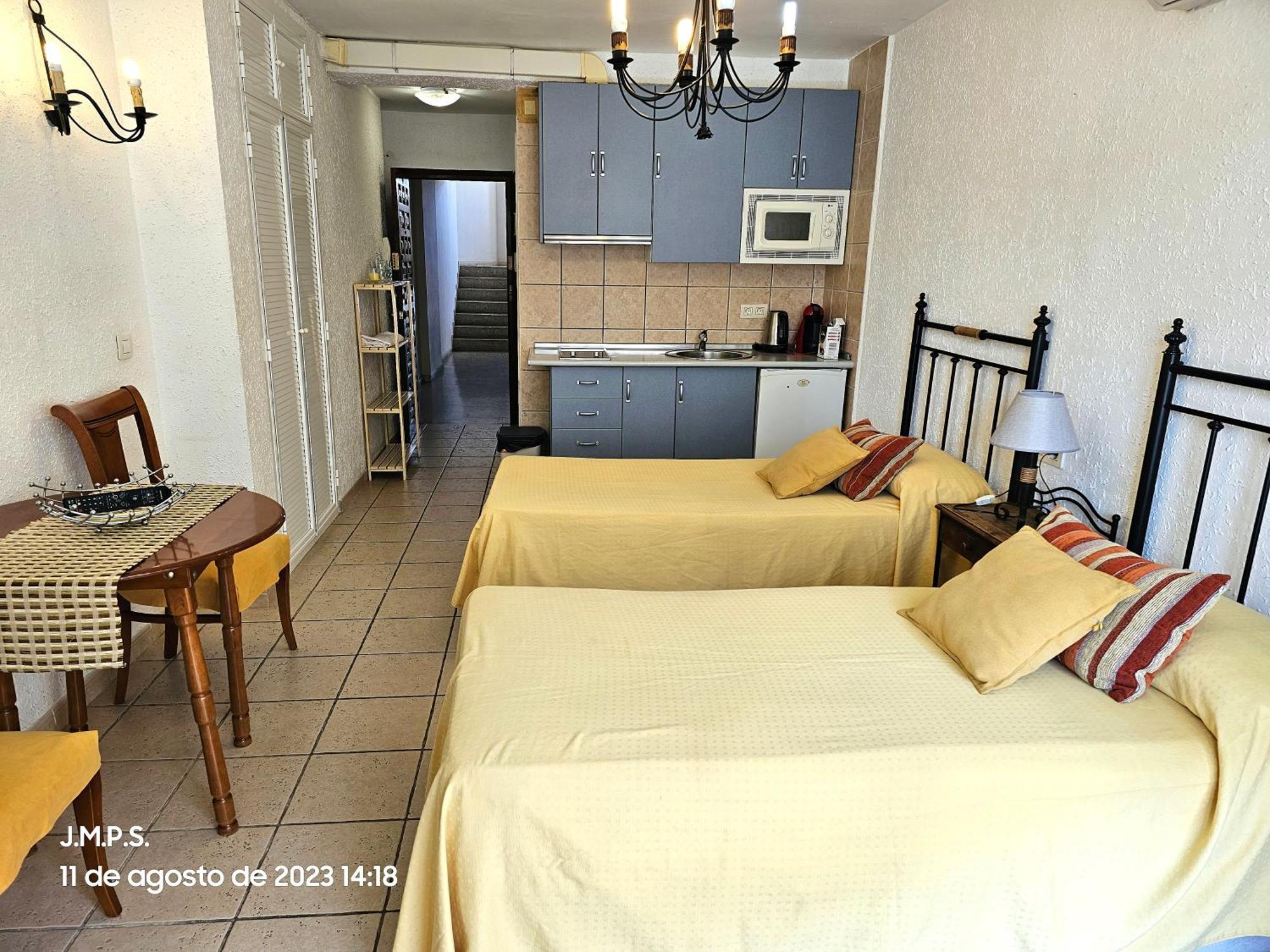 Estudio Acogedor Y Tranquilo En Zona Estupenda 푸엔히롤라 외부 사진